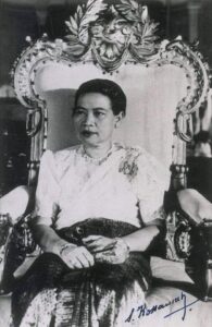 ខួប​ ៥០ឆ្នាំ នៃការ​យាង​សោយ​ព្រះ​ពិរា​ល័យ សម្តេចព្រះមាតាជាតិ​ នា​រដ្ឋធានី​ប៉េកាំង​ សាធារណរដ្ឋ​ប្រជាមានិតចិន​ ក្នុង​ព្រះ​ជន្មាយុ​ ៧១ ព្រះវស្សា​  ២៧​ មេសា​ ១៩៧៥ – ២៧ មេសា​ ២០២៥