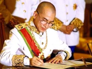 សម្ព័ន្ធភាពសារព័ត៌មាន ALLIANCE NEWS សូមគោរពអបអរសាទរ ឯកឧត្តមកិត្តិបរិរក្សបណ្ឌិត ហោណាំហុង ឧត្តមប្រឹក្សាផ្ទាល់ព្រះមហាក្សត្រ ក្នុងឱកាសដែល ឯកឧត្តមត្រូវបានព្រះករុណាជាអម្ចាស់ជីវិតលើត្បូង ប្រោសព្រះរាជទានគោរមងារជា សម្តេចឥស្សរវិទេសបញ្ញា ហោ ណាំហុង