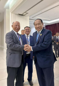 គណបក្សសំបុក្រឃ្មុំសង្គមប្រជាធិបតេយ្យ៖ សូមចូលរួមអបអរសាទរ ឯកឧត្តម ឯក សំអុល ដែលត្រូវព្រះករុណាព្រះបាទសម្តេចព្រះបរមនាថ នរោត្តម សីហមុនី ព្រះមហាក្សត្រ នៃព្រះរាជាណាចក្រកម្ពុជា ត្រាស់បង្គាប់តែងតាំងជា ឧត្តមប្រឹក្សាផ្ទាល់ព្រះមហាក្សត្រ មានឋានៈស្មើឧបនាយករដ្ឋមន្ត្រី។