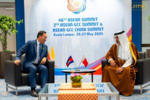 សម្តេចមហាបវរធិបតី ហ៊ុន ម៉ាណែត នាយករដ្ឋមន្ត្រីនៃព្រះរាជាណាចក្រកម្ពុជា អញ្ជើញជួបជាមួយព្រះអង្គម្ចាស់ Salman bin Hamad Al Khalifa រជ្ជទាយាទ និងជានាយករដ្ឋមន្ត្រីបារ៉ែន ក្នុងជំនួបសម្តែងការគួរសម និងពិភាក្សាការងារ ។