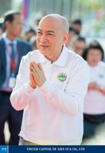 សម្តេចមហាបវរធិបតី ហ៊ុន ម៉ាណែត និងលោកជំទាវបណ្ឌិត ពេជ ចន្ទមុន្នី ហ៊ុនម៉ាណែត អញ្ជើញចូលរួមដង្ហែ ព្រះករុណា ព្រះបាទសម្តេចព្រះបរមនាថ នរោត្តម សីហមុនី ព្រះមហាក្សត្រនៃ ព្រះរាជាណាចក្រកម្ពុជា