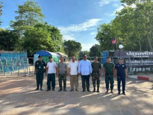 ខេត្តឧត្តរមានជ័យ៖ ច្រកទ្វារព្រំដែនអន្តរជាតិអូរស្មាច់នៅថ្ងៃទី ២៤ ខែមិថុនា ឆ្នាំ២០២៥ វេលាម៉ោង ០៧:៥០នាទី ព្រឹក ភាគីថៃបានបើកទ្វារច្រកព្រំដែន ដោយយោងលើលិខិតជូនដំណឹងរបស់យោធភូមិភាគ២កាលពីល្ងាចថ្ងៃទី២៣ខែមិថុនាឆ្នាំ២០២៥