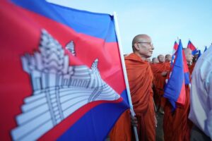 ទិដ្ឋភាពនៃការចូលរួមរបស់ពុកម៉ែ បងប្អូនប្រជាពលរដ្ឋខ្មែរយើងដែលមកពីគ្រប់ទិសទីទាំងអស់ចូលរួម សម្តែងទឹកចិត្ត និងការគាំទ្រដល់ចំណាត់ការរបស់រាជរដ្ឋាភិបាលក្នុងការដោះស្រាយជម្លោះព្រំដែន និងផ្តល់ជាកម្លាំងចិត្តដល់បងៗវីរៈយុទ្ធជនដែលឈរជើងនៅតាមបន្ទាត់ព្រំដែនដើម្បីការពារបូរណភាពទឹកដី