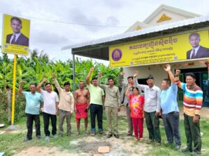 គណបក្សហ៊្វុនស៊ិនប៉ិចខេត្តតាកែវ ក្រុងដូនកែវ *តាកែវ៖ ថ្ថ្ងៃអាទិត្យ ១២រោច ខែជេស្ឋ ឆ្នាំម្សាញ់ សប្តស័ក ពុទ្ធសករាជ ២៥៦៩ ត្រូវនឹងថ្ងៃទី២២ ខែមិថុនា ឆ្នាំ២០២៥ សហជីវិន ជ្រៃ វិចិត្រ ប្រធានប្រតិបត្តិក្រុងដូនកែវ តំណាងឱ្យឯកឧត្តម យ៉ាន សុវណ្ណា ប្រធានក្រុមការងារបោះឆ្នោត ព្រមទាំង ថ្នាក់ដឹកនាំក្រុងដូនកែវ បាន លើកស្លាកទីស្នាក់ សង្កាត់បារាយណ៍ ក្នុង ក្រុងដូនកែវ ខេត្តតាកែវ