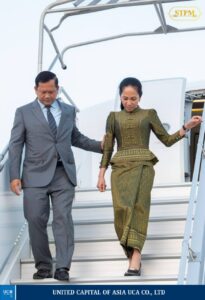 សម្តេចមហាបវរធិបតី ហ៊ុន ម៉ាណែត និងលោកជំទាវបណ្ឌិត ពេជ ចន្ទមុន្នី ហ៊ុនម៉ាណែត អញ្ជើញដឹកនាំគណៈប្រតិភូរាជរដ្ឋាភិបាលកម្ពុជាបានមកដល់អាកាសយានដ្ឋានអន្តរជាតិ Nice Côte d’Azur នៅទីក្រុងនីស ប្រទេសបារាំង ប្រកបដោយសុខសុវត្ថិភាព។