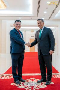 សម្តេចមហាបវរធិបតី ហ៊ុន ម៉ាណែត នាយករដ្ឋមន្ត្រី នៃព្រះរាជាណាចក្រកម្ពុជា អញ្ជើញជួបជាមួយគណៈប្រតិភូធុរកិច្ចម៉ាឡេស៊ី ដឹកនាំដោយ លោកបណ្ឌិត Dato’ Sri Dr. Ricky Yaw ប្រធានសមាគមធុរកិច្ចម៉ាឡេស៊ី-កម្ពុជា (MCBA) ក្នុងជំនួបសម្តែងការគួរសម និងពិភាក្សាការងារ នៅវិមានសន្តិភាព