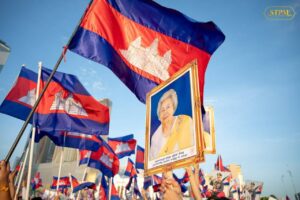 មហាកម្លាំងសាមគ្គីនៃប្រជាជាតិខ្មែរមកពីគ្រប់មជ្ឈដ្ឋាន គ្រប់និន្នាការនយោបាយ និងសាសនា បានមកជួបជុំគ្នាក្រោមស្មារតីខ្មែរតែមួយ គាំទ្រដល់រាជរដ្ឋាភិបាល និងកងកម្លាំងជួរមុខកម្ពុជា ក្នុងជំហរដោះស្រាយបញ្ហាជម្លោះព្រំដែនដោយសន្តិវិធី ការពារភាពត្រឹមត្រូវ និងបូរណភាពទឹកដីរបស់ព្រះរាជាណាចក្រកម្ពុជា តាមរយៈកាធ្វើដំណើរថ្មើរជើង “ព្យុហយាត្រាសាមគ្គីភាព​ (Solidarity March)” ពីមុខសាលមហោស្រពកោះពេជ្រ ឆ្ពោះទៅកាន់វិមានឯករាជ្យ