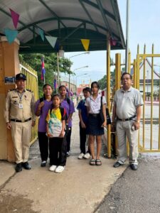 នៅព្រឹកថ្ងៃទី២ ខែកក្កដា ឆ្នាំ២០២៥ នេះ ច្រកទ្វារព្រំដែនអន្តរជាតិប៉ោយប៉ែត ខេត្តបន្ទាយមានជ័យ បានបើកដំណើរការជាធម្មតា សម្រាប់សិស្សានុសិស្ស ចាប់ពីម៉ោង ៦:០០ ព្រឹក។ ចំណែកឯភាគីថៃ បានបើកច្រកចាប់ពីម៉ោង ៨:០០ ព្រឹក ខណៈភាគីកម្ពុជាបើកច្រកសម្រាប់សាធារណជនតាមការកំណត់ម៉ោង ៩:០០ ព្រឹក និងបិទម៉ោង ៤:០០ រសៀល។