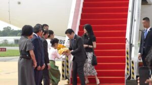 នៅព្រឹកថ្ងៃទី២ ខែកក្កដា ឆ្នាំ២០២៥នេះ ឯកឧត្តម ឡរ៉ន ម៉ុង (Lawrence Wong) នាយករដ្ឋមន្ត្រី នៃសាធារណរដ្ឋសិង្ហបុរី និងលោកជំទាវ បានអញ្ជើញមកដល់ព្រះរាជាណាចក្រកម្ពុជា ដើម្បីបំពេញទស្សនកិច្ចណែនាំខ្លួន តបតាមការអញ្ជើញរបស់សម្ដេចមហាបវរធិបតី ហ៊ុន ម៉ាណែត នាយករដ្ឋមន្ត្រីកម្ពុជា។