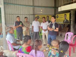 ឯកឧត្តម ញឿន រ៉ាដែន អញ្ជើញជួបសួរសុខទុក្ខ ប្រជារាស្ត្រ មានជីវភាពក្រីក្រ ក្នុងឃុំសំបូរ ស្រុកបាធាយ ខេត្តកំពង់ចាម